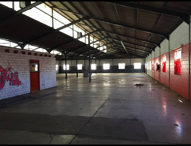1,300M² FACTORY FOR SALE IN BEACONVALE